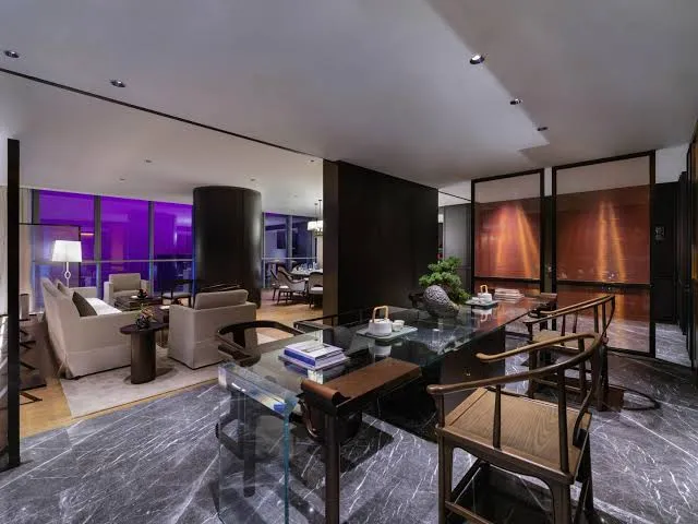 Casino-resort evening planned around a shared dinner